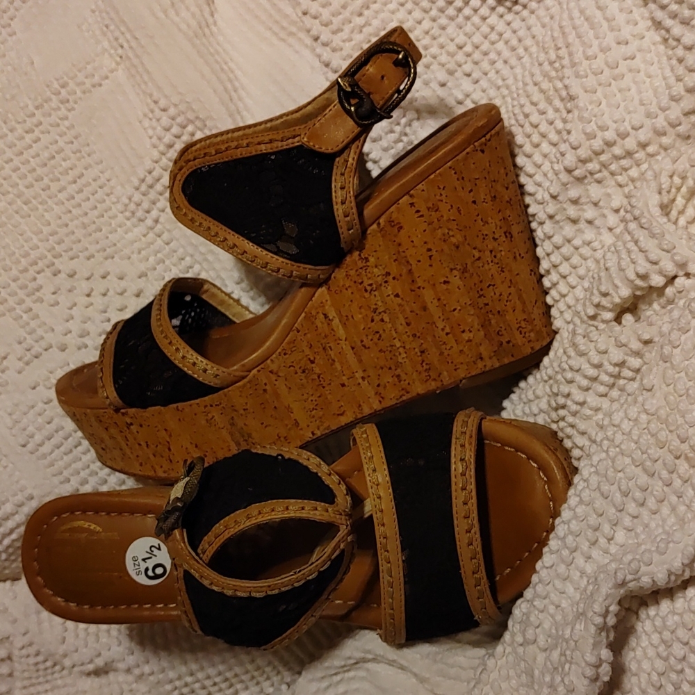 Women’s Black and Tan Wedge Sandals